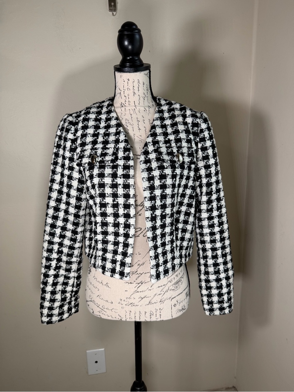 T Tahari Black & White Houndstooth Cropped Jacket